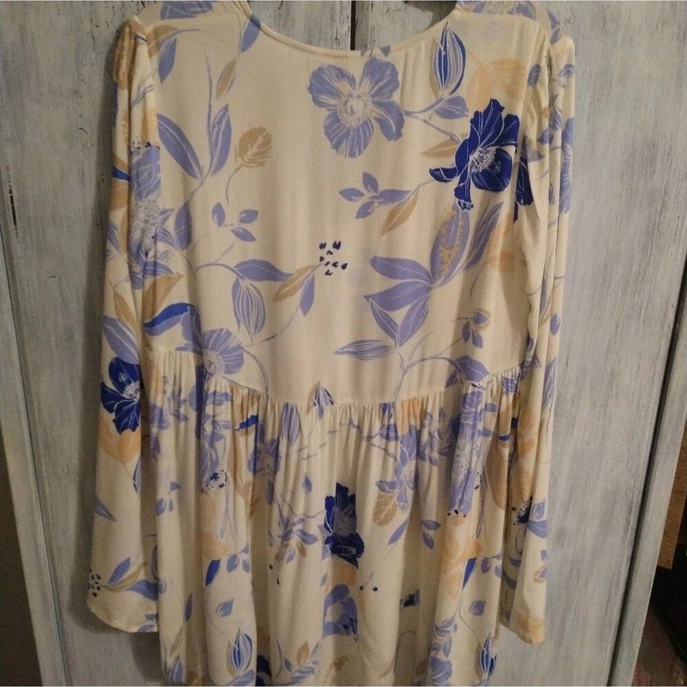 Free people  V-neck Floral top Xs boho Cottagecore feminine
